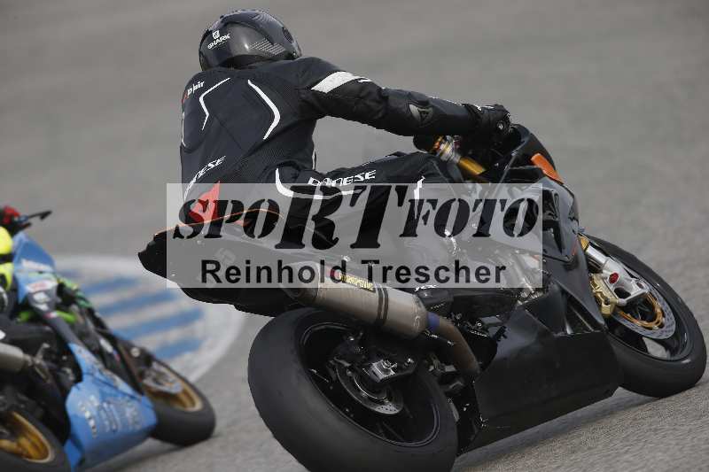 /Archiv-2024/01 26.-28.01.2024 Moto Center Thun Jerez/Gruppe gruen-green/backside